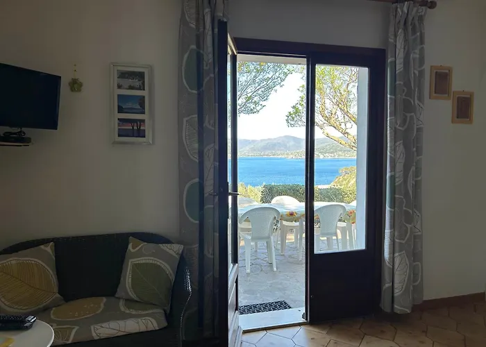 Zuccale - A 200 Mt Dalla Capoliveri (Isola d'Elba)